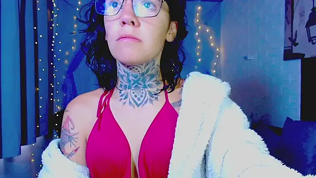 Snapshot of LannieGonzales chatting on 9, 4, 2026 LannieGonzales online show from 9, 4, 2026
