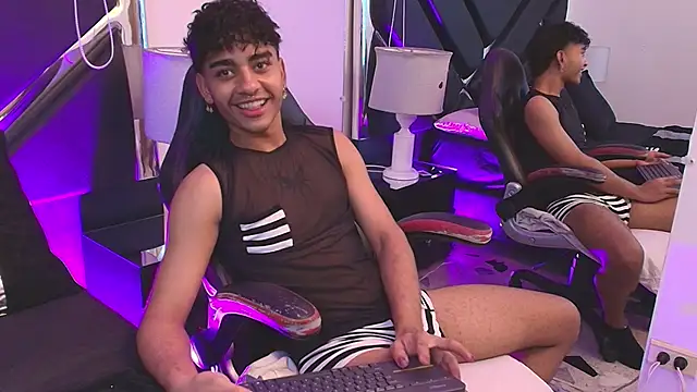 Snapshot of MiikeOthon chatting on 2, 4, 2026 MiikeOthon online show from 2, 4, 2026