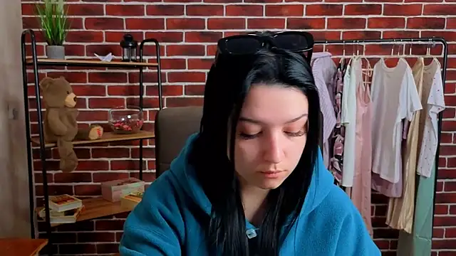 AnnaaPage online show from 15, 4, 2026