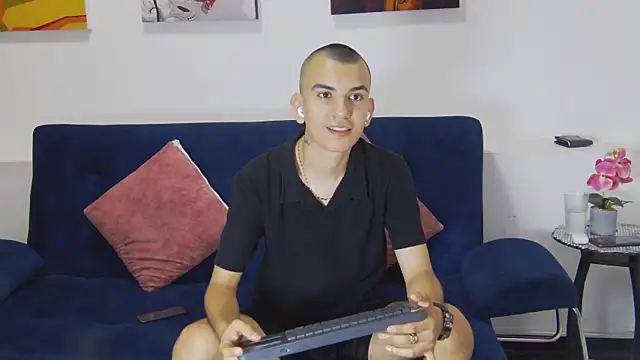 Rowan Cley online show from 8, 4, 2026