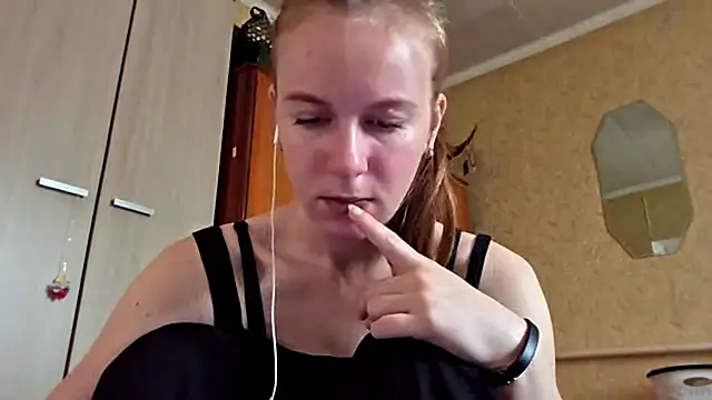 Snapshot of DonnaKuc chatting on 8, 4, 2026 DonnaKuc online show from 8, 4, 2026