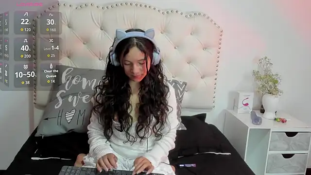 Honney Bunny18 online show from 17, 5, 2026