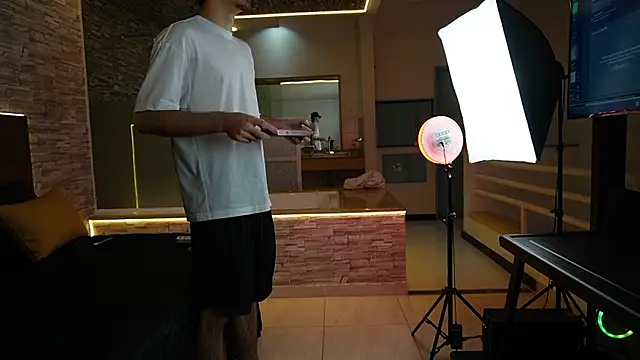 Snapshot of Enzo_Crown chatting on 13, 4, 2026 Enzo Crown online show from 13, 4, 2026