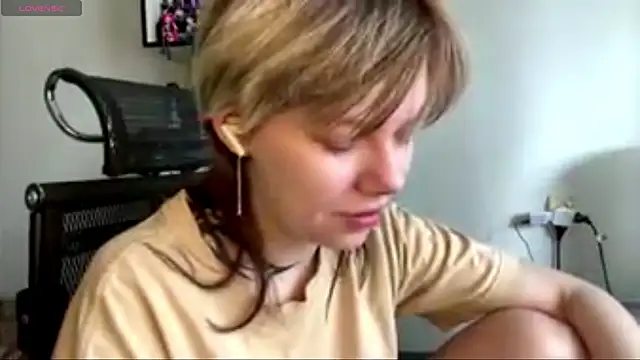 Snapshot of MadalynNosel chatting on 12, 4, 2026 MadalynNosel online show from 12, 4, 2026