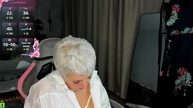 Snapshot of Linda_Zef1r chatting on 3, 5, 2026 Linda Zef1r online show from 3, 5, 2026