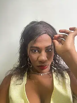Snapshot of LucianaM_13 chatting on 19, 4, 2026 LucianaM 13 online show from 19, 4, 2026