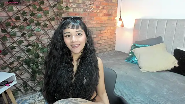 Hanna Clark   online show from 27, 4, 2026