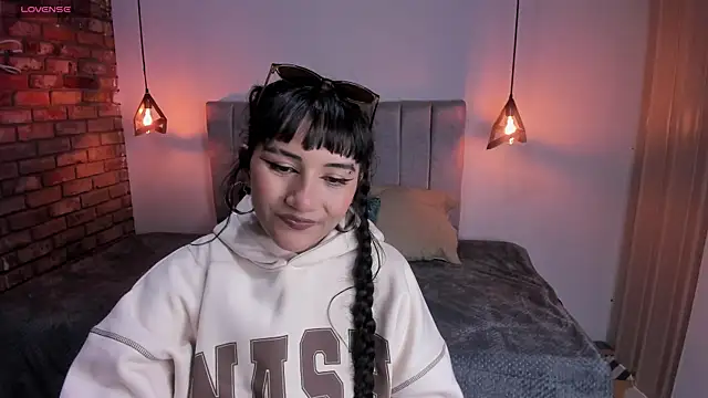 Hanna Clark   online show from 3, 5, 2026