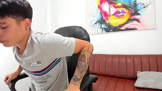 Snapshot of Thebestboyhot chatting on 6, 4, 2026 Thebestboyhot online show from 6, 4, 2026