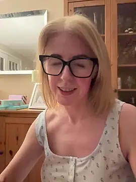 Snapshot of Laylaskyexx chatting on 16, 4, 2026 Laylaskyexx online show from 16, 4, 2026
