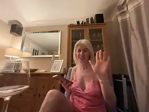 Snapshot of Laylaskyexx chatting on 7, 5, 2026 Laylaskyexx online show from 7, 5, 2026
