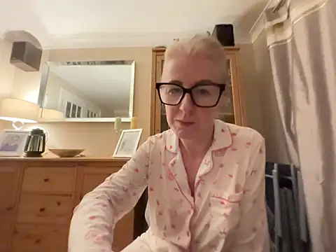 Snapshot of Laylaskyexx chatting on 19, 5, 2026 Laylaskyexx online show from 19, 5, 2026