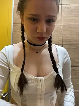 LilMisa online show from 4, 4, 2026