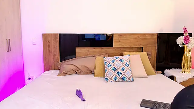 Snapshot of LaraBelmon chatting on 15, 4, 2026 LaraBelmon online show from 15, 4, 2026