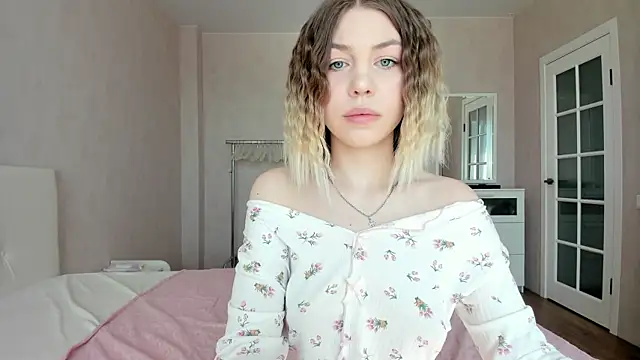 Snapshot of uma_like chatting on 7, 4, 2026 uma like online show from 7, 4, 2026