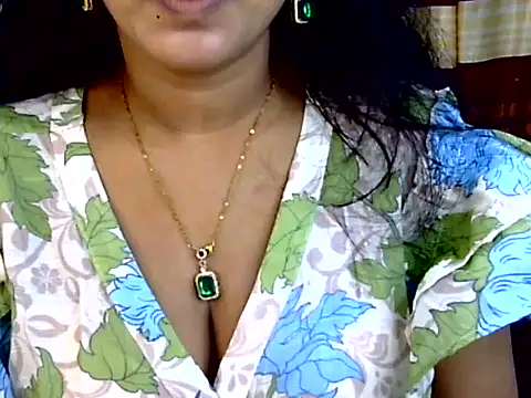 Snapshot of Noor_Zarin chatting on 13, 4, 2026 Noor Zarin online show from 13, 4, 2026