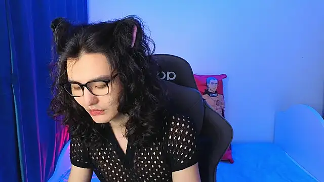 Snapshot of FormOverFear chatting on 5, 4, 2026 FormOverFear online show from 5, 4, 2026