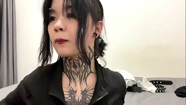 Snapshot of Juliou_ chatting on 5, 4, 2026 Juliou online show from 5, 4, 2026