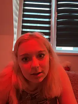 PiaLovee online show from 8, 4, 2026