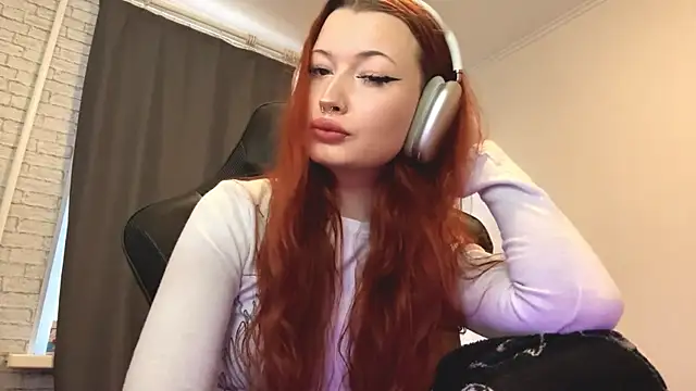 Snapshot of LaurenGoodhart chatting on 9, 4, 2026 LaurenGoodhart online show from 9, 4, 2026