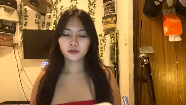 Snapshot of GlindaDejardin chatting on 7, 4, 2026 GlindaDejardin online show from 7, 4, 2026