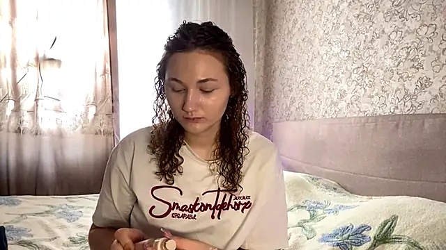 SophieNiktashu online show from 13, 4, 2026