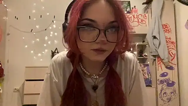 Snapshot of RedHeadCat chatting on 5, 4, 2026 RedHeadCat online show from 5, 4, 2026