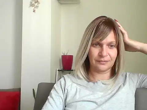 Snapshot of SweetLilTrouble chatting on 28, 4, 2026 SweetLilTrouble online show from 28, 4, 2026