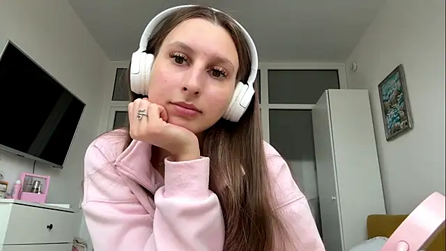 LynetteMerino online show from 8, 4, 2026