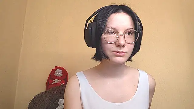 Snapshot of HighLense chatting on 6, 4, 2026 HighLense online show from 6, 4, 2026