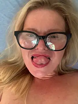 Love Lee xo online show from 6, 6, 2026