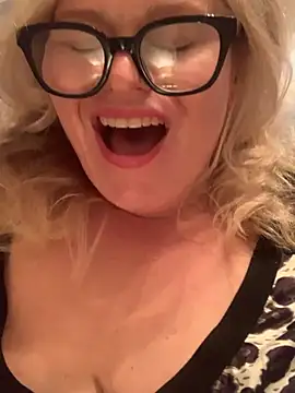 Snapshot of Love_Lee_xo chatting on 4, 7, 2026 Love Lee xo online show from 4, 7, 2026