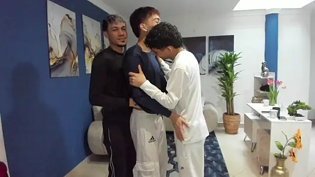 Snapshot of Theguys-passion chatting on 16, 4, 2026 Theguys-passion online show from 16, 4, 2026