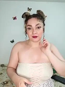 Snapshot of honey_hornie chatting on 17, 4, 2026 honey hornie online show from 17, 4, 2026