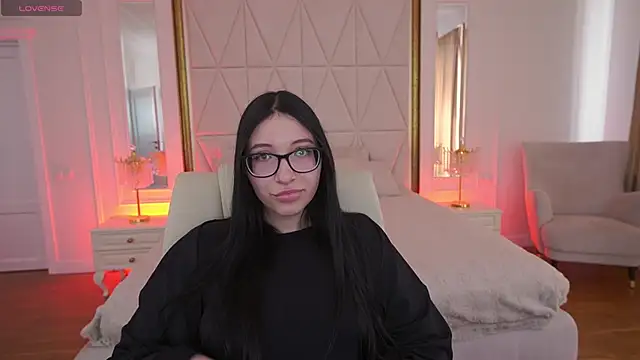 Snapshot of SsoftAura chatting on 6, 4, 2026 SsoftAura online show from 6, 4, 2026