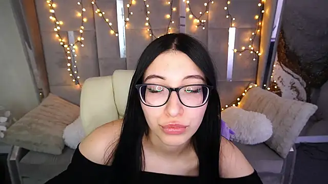 Snapshot of SsoftAura chatting on 2, 5, 2026 SsoftAura online show from 2, 5, 2026