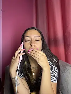 DulceLatinaxo online show from 15, 4, 2026