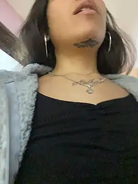 Snapshot of DulceLatinaxo chatting on 4, 7, 2026 DulceLatinaxo online show from 4, 7, 2026