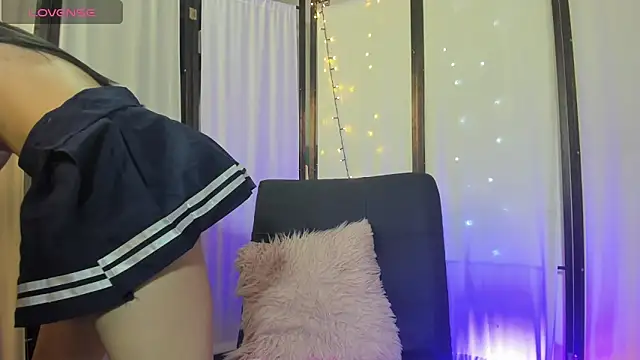 Snapshot of JadeMills2 chatting on 12, 4, 2026 JadeMills2 online show from 12, 4, 2026