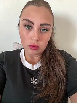 Snapshot of Shelly123Barrel chatting on 8, 4, 2026 Shelly123Barrel online show from 8, 4, 2026