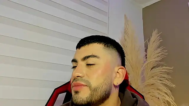 Snapshot of Alexander_Diazz chatting on 4, 5, 2026 Alexander Diazz online show from 4, 5, 2026