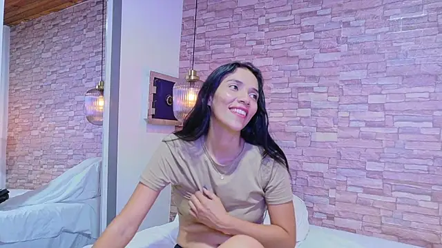 Snapshot of martina_thompson_ chatting on 7, 4, 2026 martina thompson online show from 7, 4, 2026