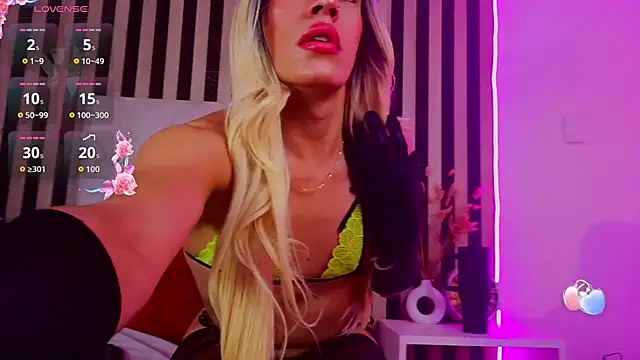 Snapshot of Sasha_TitanX chatting on 11, 4, 2026 Sasha TitanX online show from 11, 4, 2026