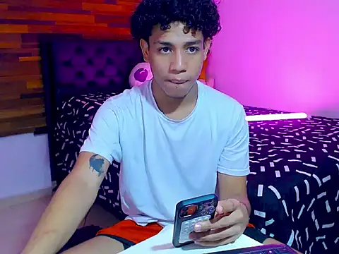 Snapshot of aarom_ chatting on 14, 4, 2026 aarom online show from 14, 4, 2026