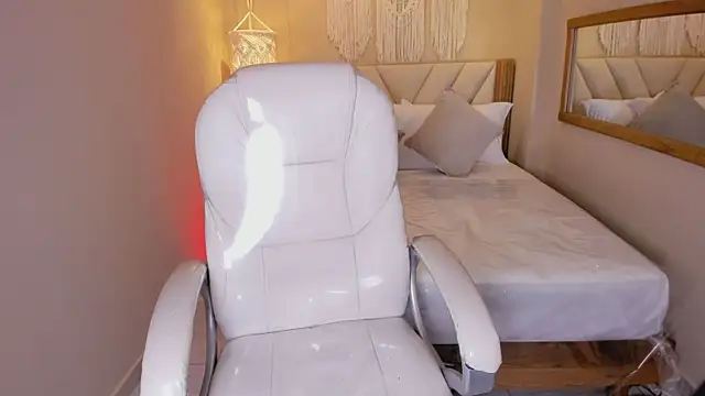 Snapshot of DulceAnngel chatting on 9, 4, 2026 DulceAnngel online show from 9, 4, 2026