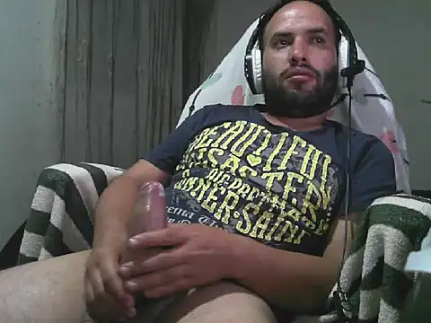 Snapshot of axelcolix chatting on 8, 4, 2026 axelcolix online show from 8, 4, 2026