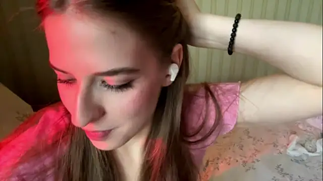 Snapshot of BambiBlush chatting on 6, 5, 2026 BambiBlush online show from 6, 5, 2026