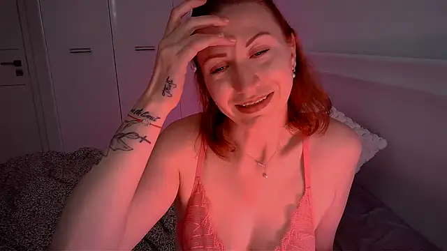 ElenaBrooks online show from 10, 4, 2026