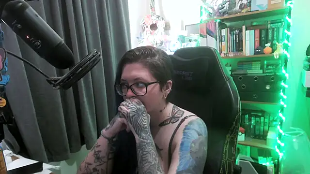 Snapshot of CaptivatedTate chatting on 9, 4, 2026 CaptivatedTate online show from 9, 4, 2026