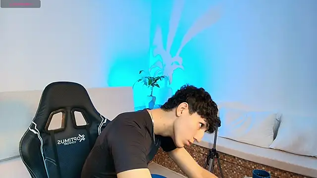 Valentino Rey online show from 14, 4, 2026